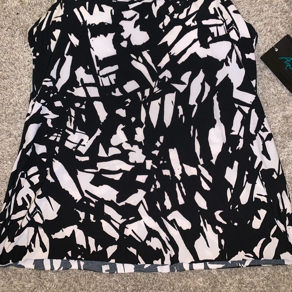 BRAND NWT Aqua Green Black & White Swim top sz M - Picture 6 of 15